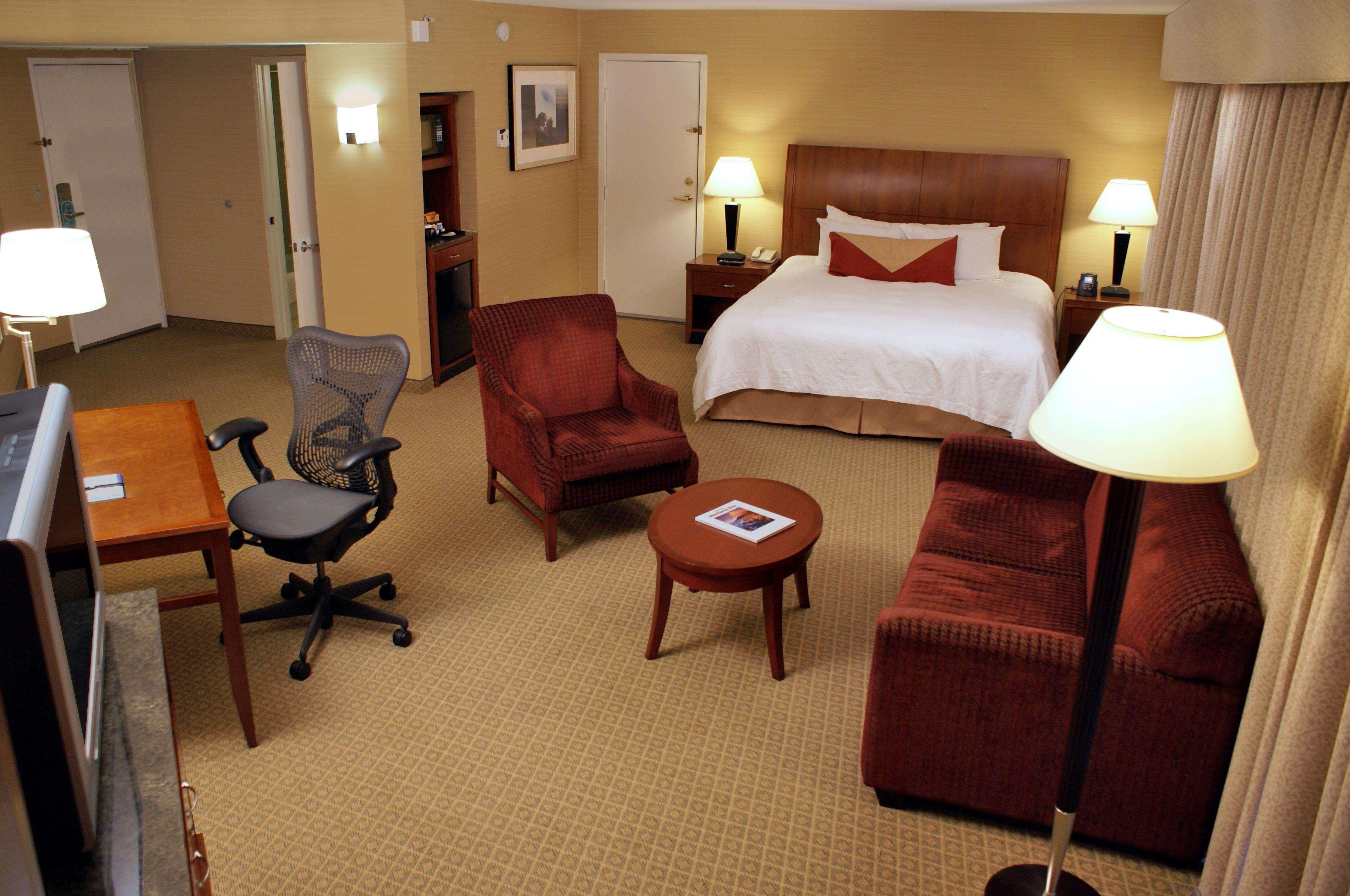 Hilton Garden Inn Μοντερέι Δωμάτιο φωτογραφία